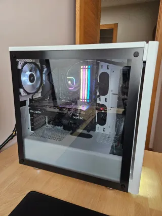 PC Gaming Ryzen 7 5800X / RX 6600XT / 32GB RAM