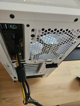 PC Gaming Ryzen 7 5800X / RX 6600XT / 32GB RAM