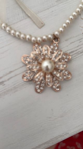 Collar perlas flor pedrería