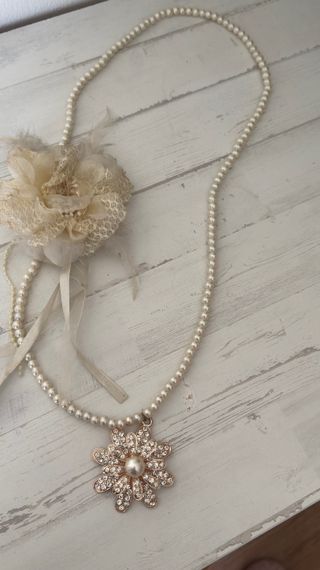 Collar perlas flor pedrería
