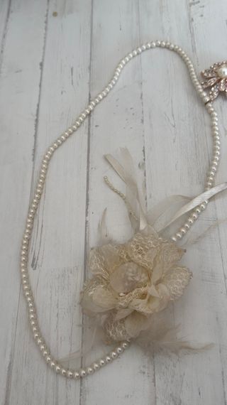 Collar perlas flor pedrería