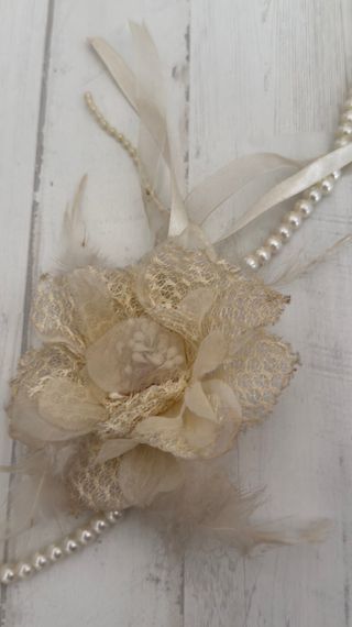 Collar perlas flor pedrería