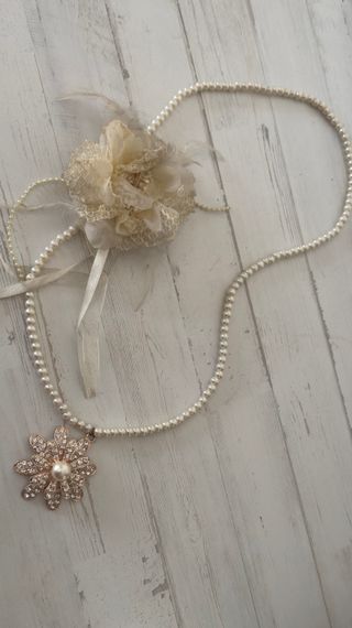 Collar perlas flor pedrería