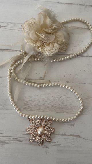 Collar perlas flor pedrería