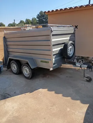 Remolque cerrado 750 kg