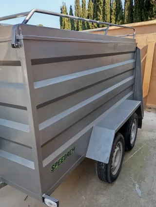 Remolque cerrado 750 kg