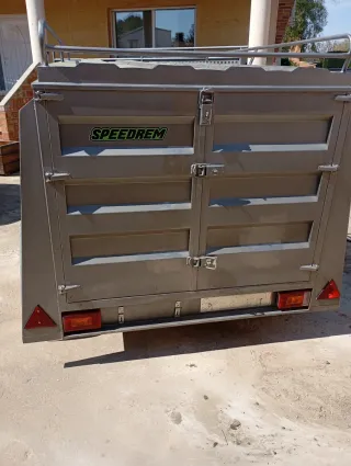 Remolque cerrado 750 kg