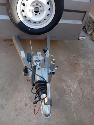 Remolque cerrado 750 kg