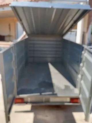Remolque cerrado 750 kg