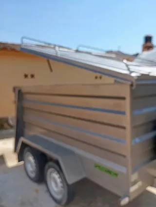 Remolque cerrado 750 kg