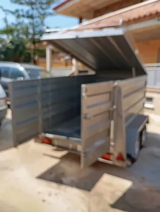 Remolque cerrado 750 kg