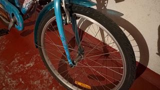 Bicicleta infantil Btwin azul y blanca