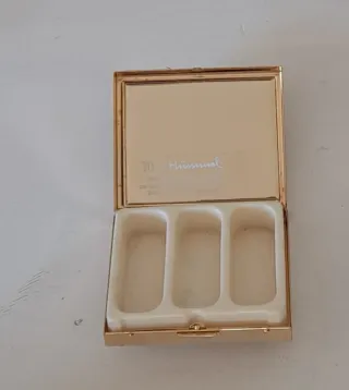 Scatolina portapillole vintage decorata