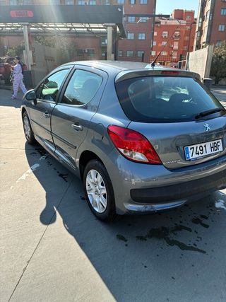Peugeot 207 2011 hdi