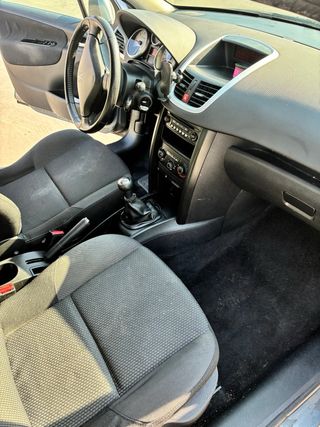 Peugeot 207 2011 hdi