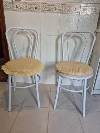 Juego de 2 taburetes y 2 sillas de cocina