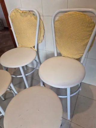 Juego de 2 taburetes y 2 sillas de cocina