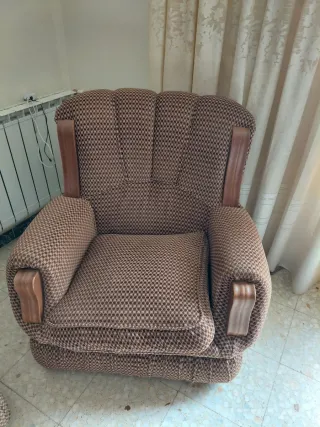 Sofá y dos sillones antiguo de tela y madera