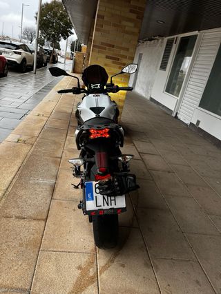 Kawasaki Z650 Negra y Blanca