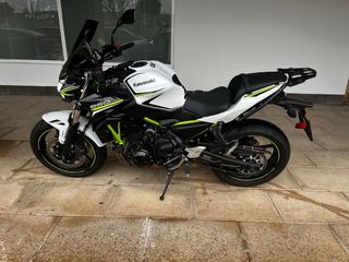 Kawasaki Z650 Negra y Blanca