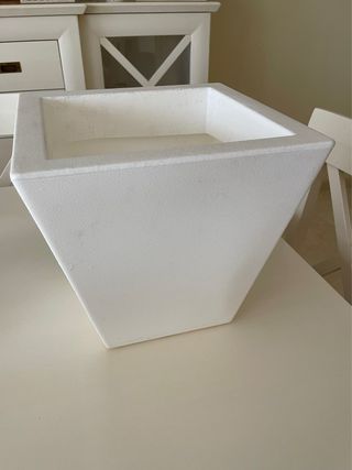 Macetero blanco 30x30cm plástico