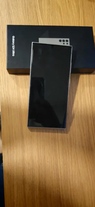 Samsung S24 Ultra 256GB + 4 Smart Tags 2