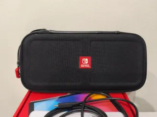 Pacchetto Nintendo Switch OLED Bianco e Nero