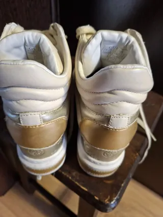 Botines Guess Mujer Beige y Dorado