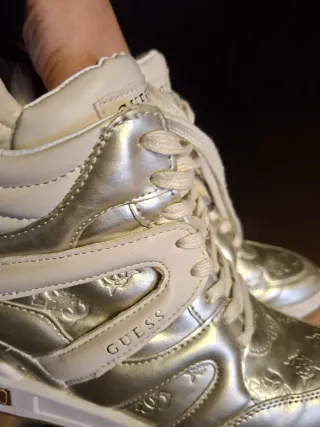 Botines Guess Mujer Beige y Dorado