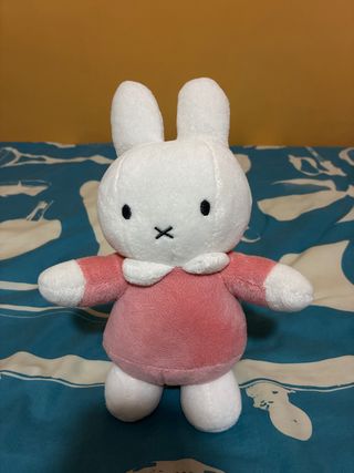 Peluche Conejo Blanco con Cascabel