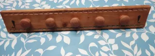 Perchero de madera con 5 ganchos