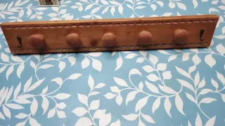 Perchero de madera con 5 ganchos
