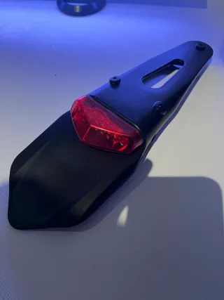 Portamatriculas corto moto LED rojo NUEVO