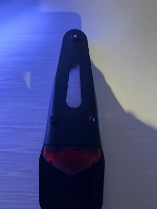 Portamatriculas corto moto LED rojo NUEVO