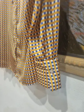 Camisa de mujer con estampado geométrico