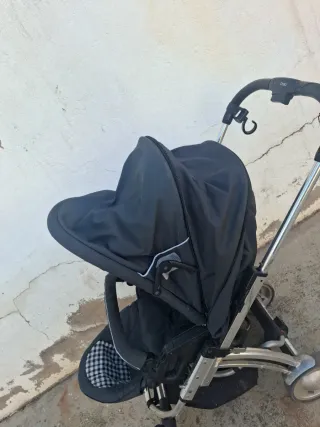 Carrito de bebé negro