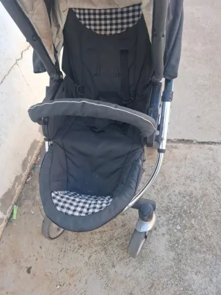 Carrito de bebé negro