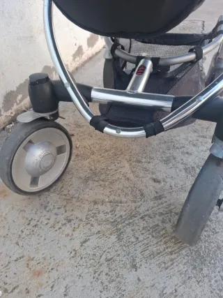 Carrito de bebé negro