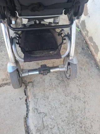 Carrito de bebé negro