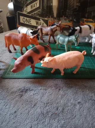 Libro Enciclopedia Animales Granja + 9 Figuras