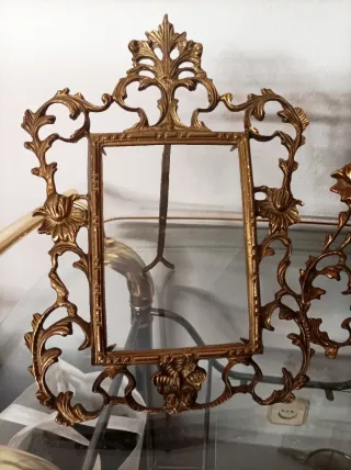 Dos marcos dorados metal