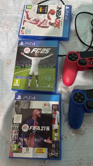 PS4 (PlayStation 4) con 2 mandos y 4 juegos