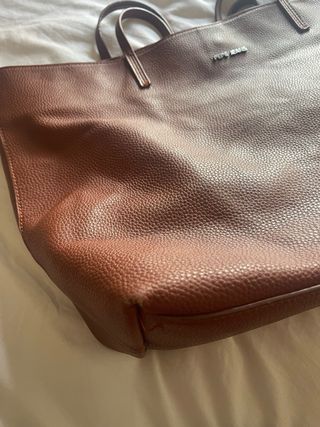 Bolso Pepe Jeans tachas piel marrón con bolsito