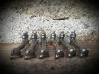 Antiguos reposa cubiertos gato