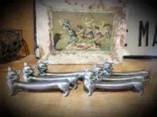 Antiguos reposa cubiertos gato