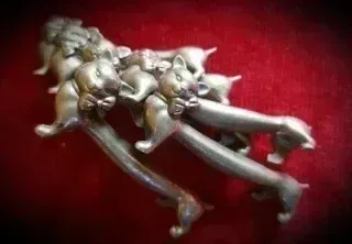 Antiguos reposa cubiertos gato