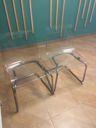 2 Sillas de metacrilato y metal
