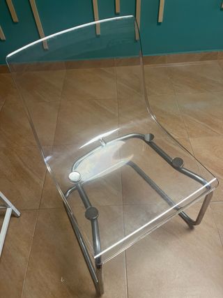 2 Sillas de metacrilato y metal