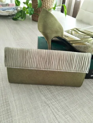 Zapatos y cartera Ana López verde
