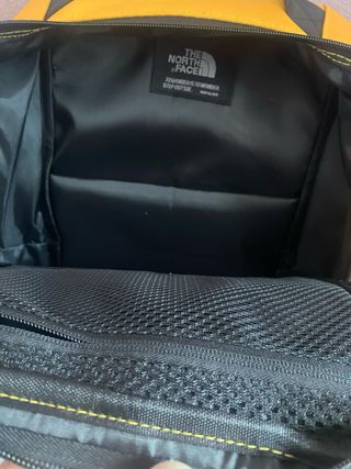 Mochila The North Face Amarilla y Negra